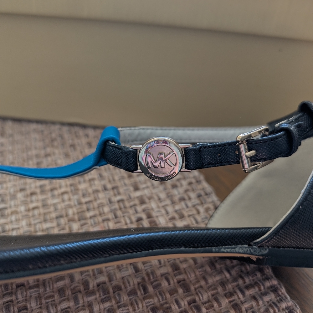 Michael Kors Thong Sandals - Picture 3 of 4